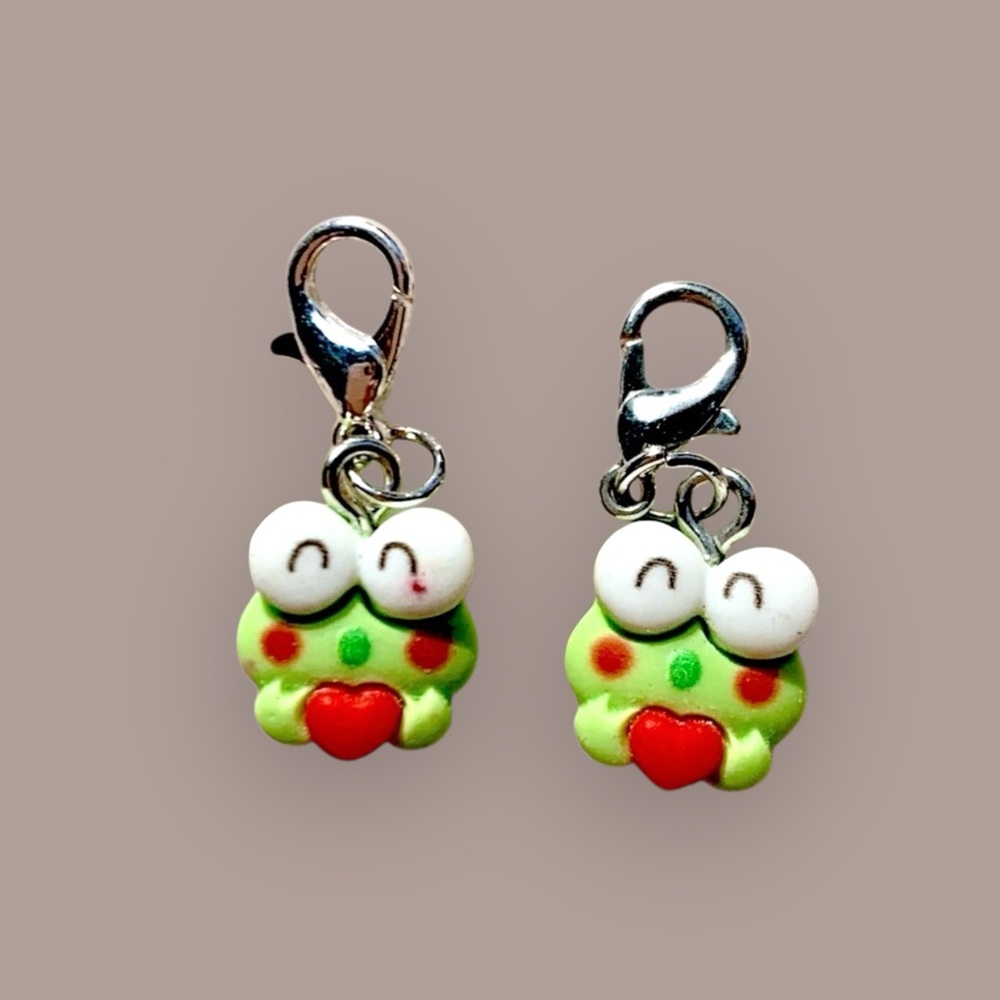 1 Karoppi Hello Kitty Family charm. Can be used for keychains, bags, and etc..